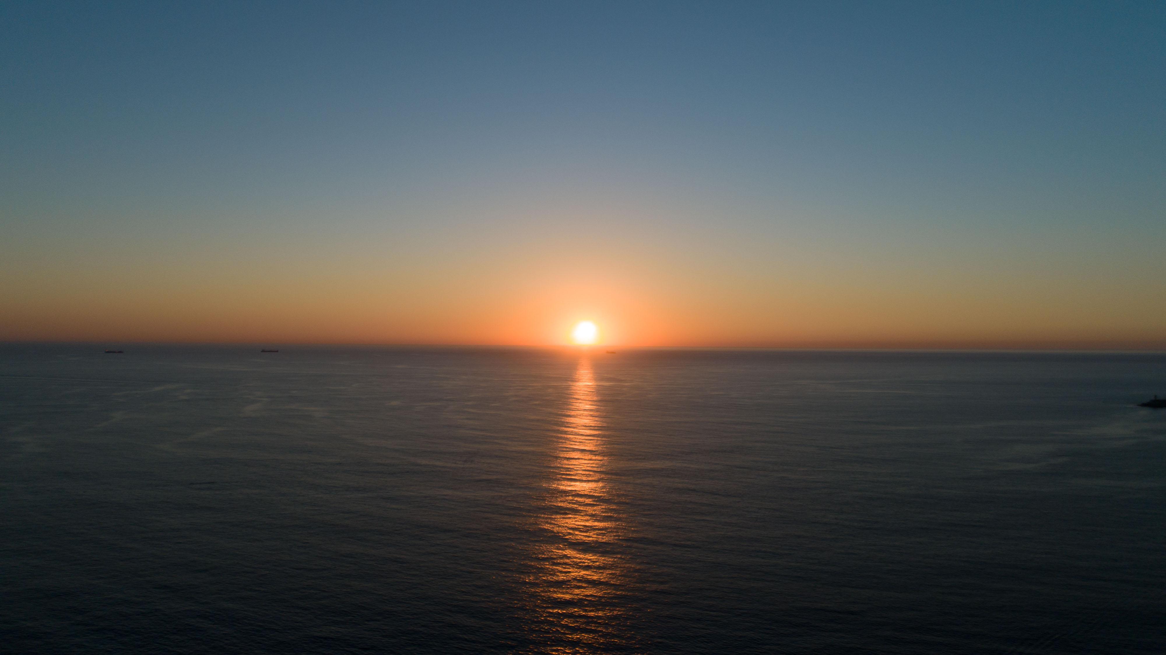 Vila Foz Hotel & Spa - Member Of Design Hotels Porto Eksteriør bilde Sunset over the Atlantic Ocean