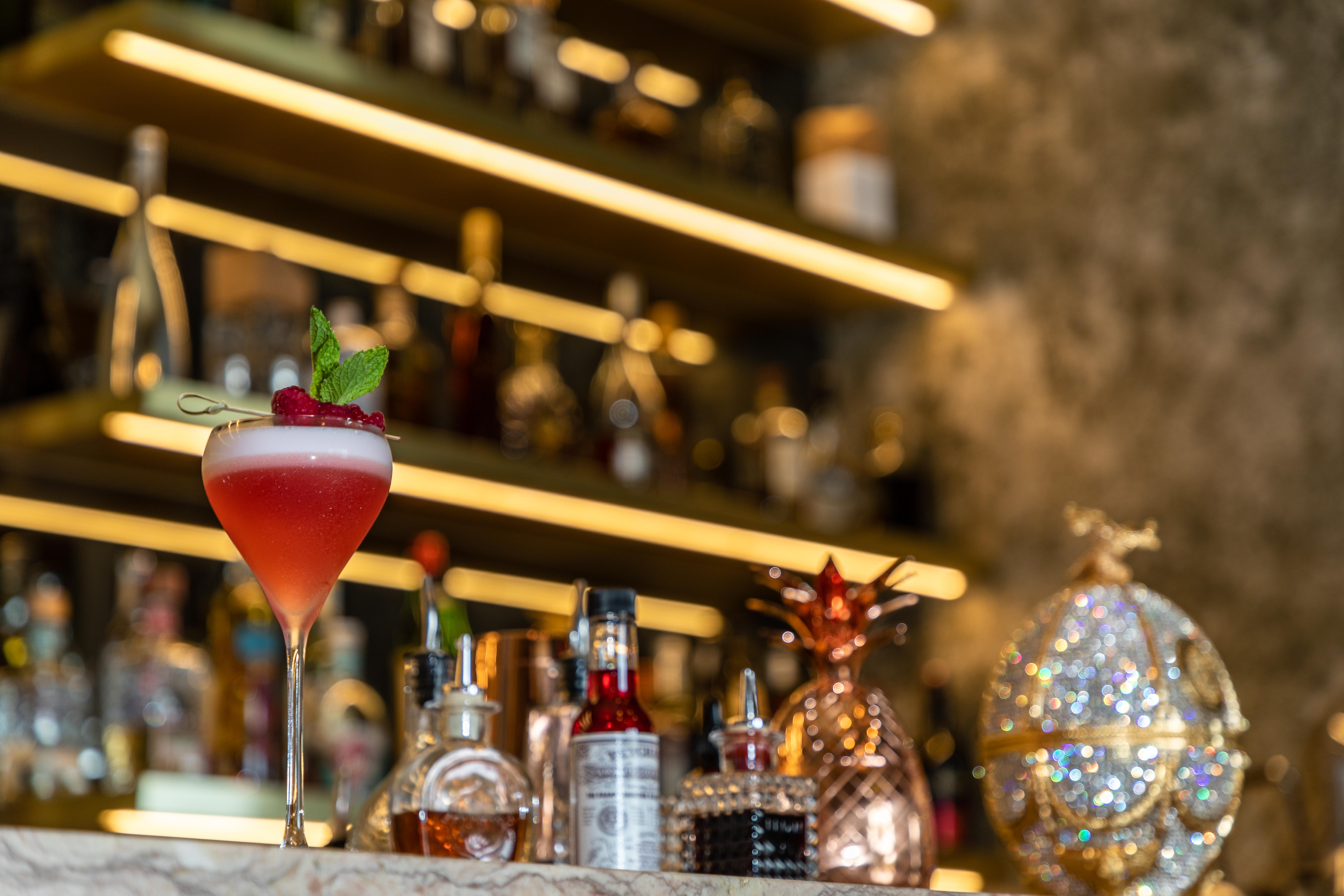 Vila Foz Hotel & Spa - Member Of Design Hotels Porto Eksteriør bilde A cocktail at the bar