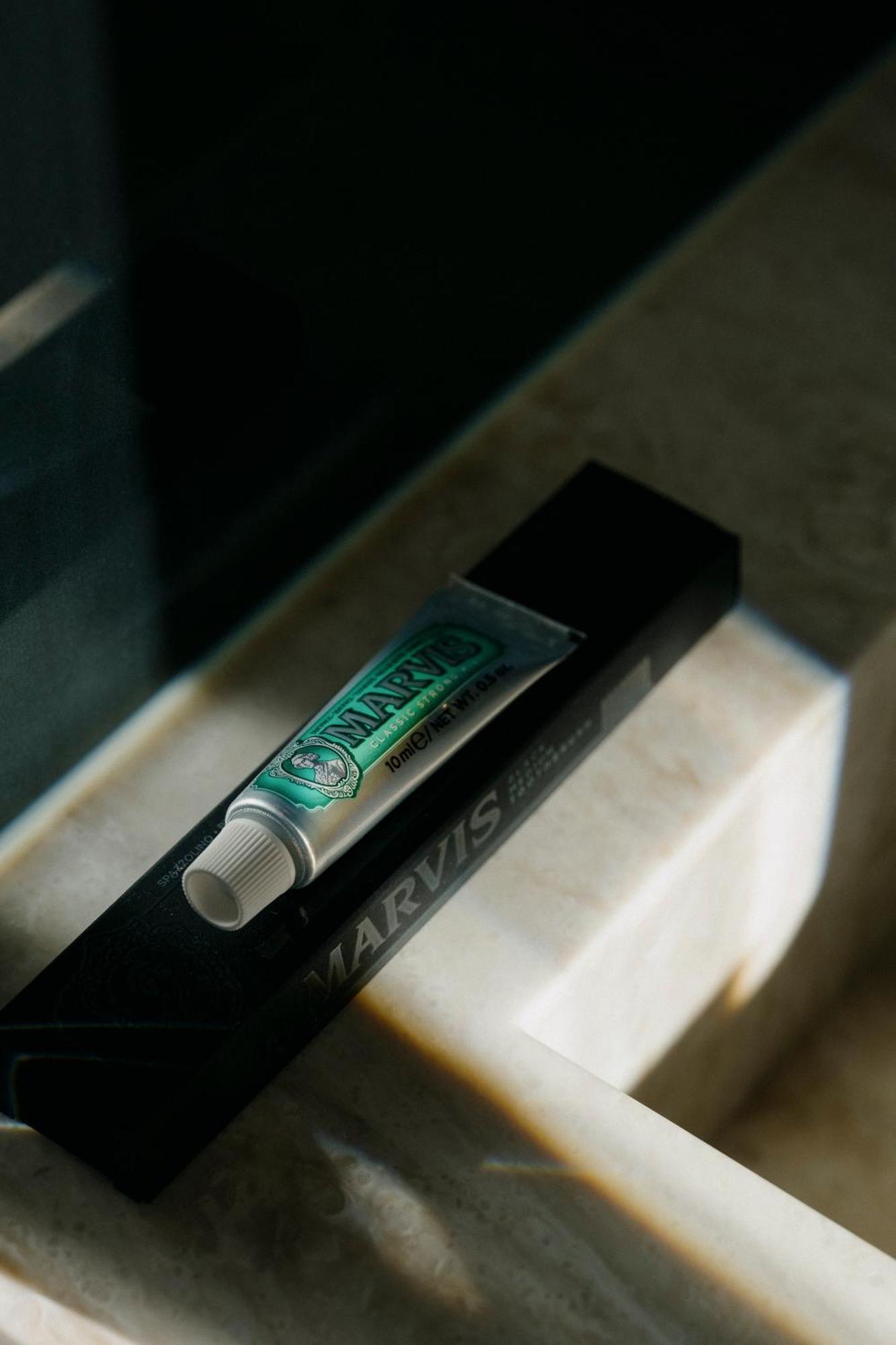 Vila Foz Hotel & Spa - Member Of Design Hotels Porto Eksteriør bilde A tube of cannabis resin