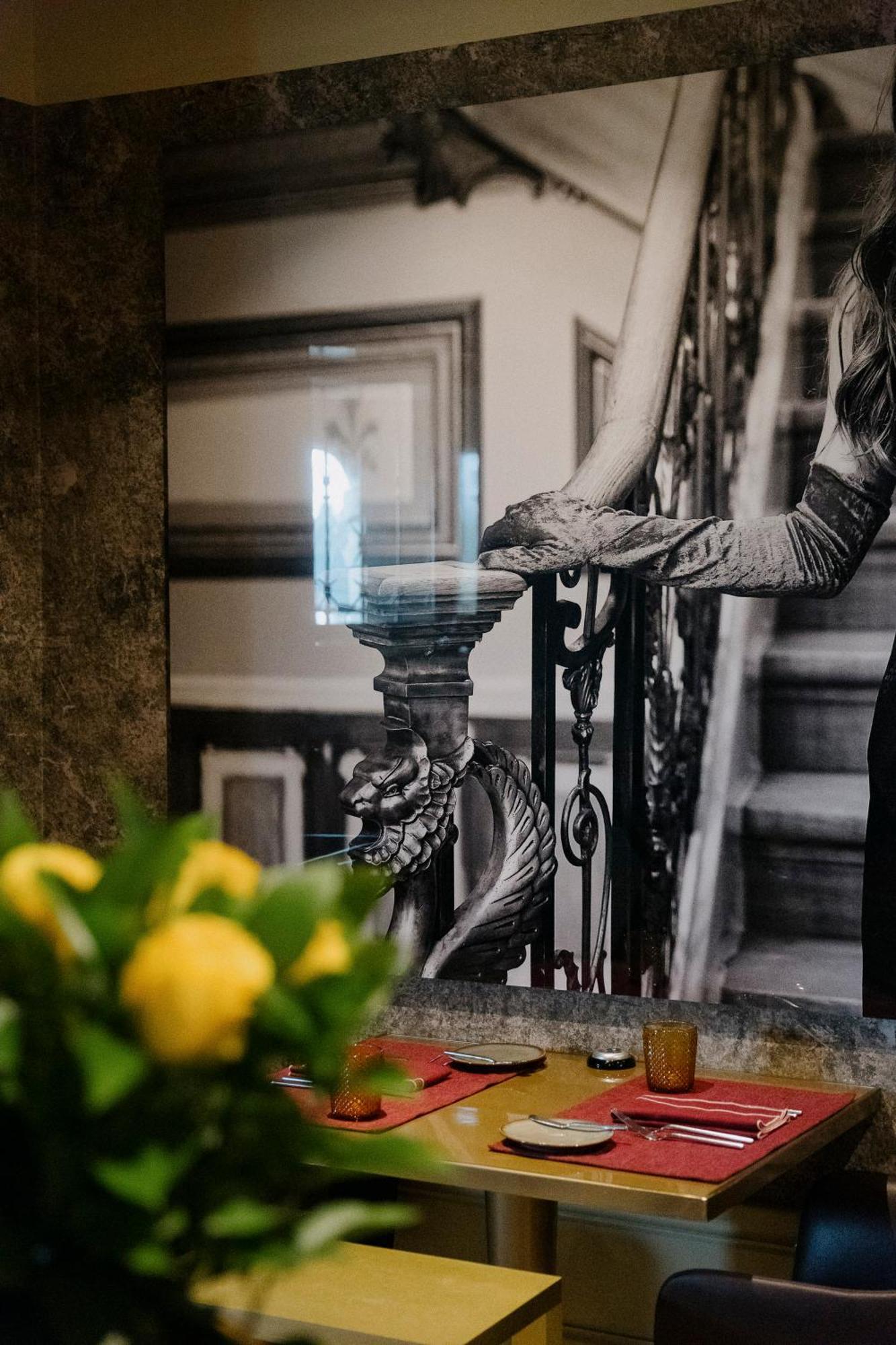 Vila Foz Hotel & Spa - Member Of Design Hotels Porto Eksteriør bilde The staircase
